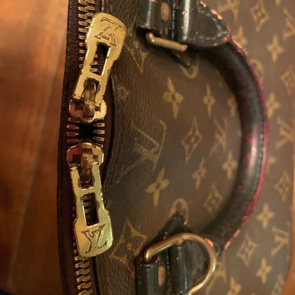 Louis Vuitton Alma - Picture 4 of 8